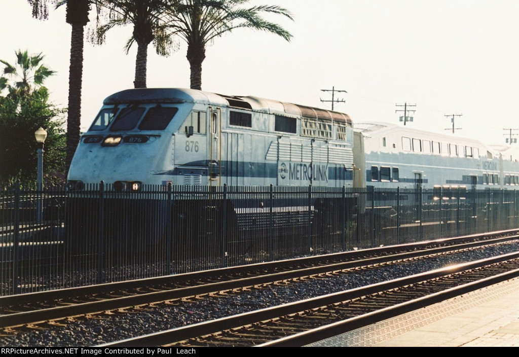 Inbound commuter comes west into the station